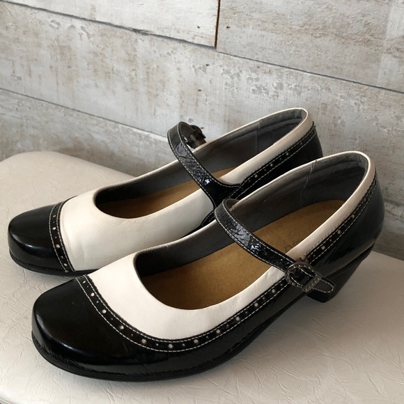 Naot Black and white Mary janes - Picture 2 of 9